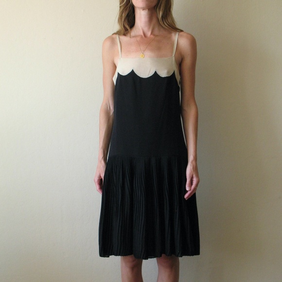 Lyell NYC scalloped silk pleated dress - Picture 4 of 7